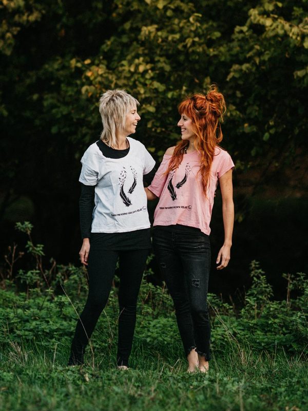 Camisetas blanca y rosa de corte suelto TODOS MERECEMOS ALAS PARA VOLAR