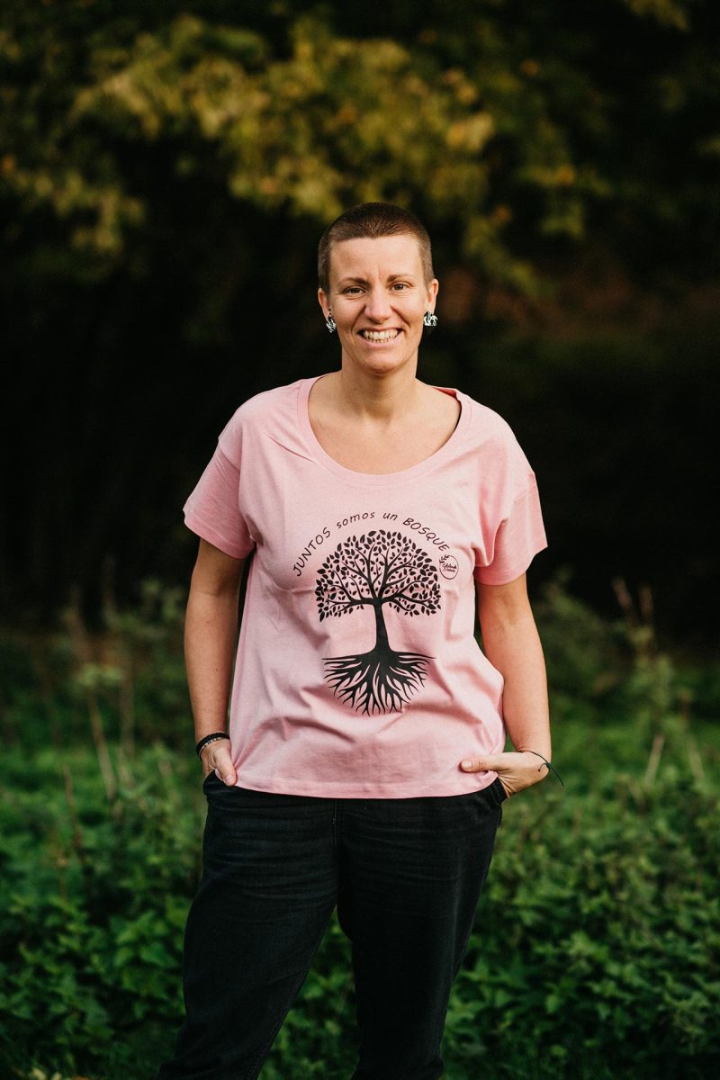 Camiseta rosa de corte sueltoJUNTOS SOMOS UN BOSQUE