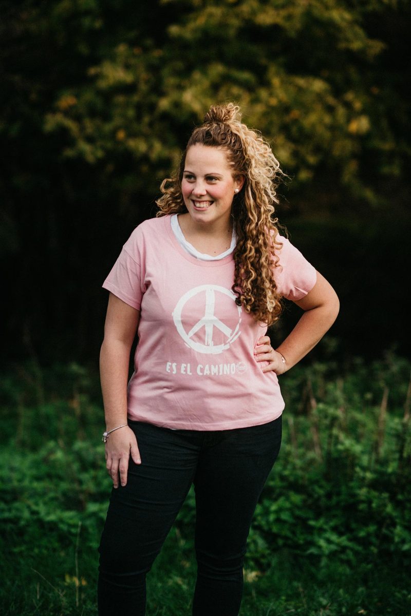 Camiseta rosa de corte suelto LA PAZ ES EL CAMINO